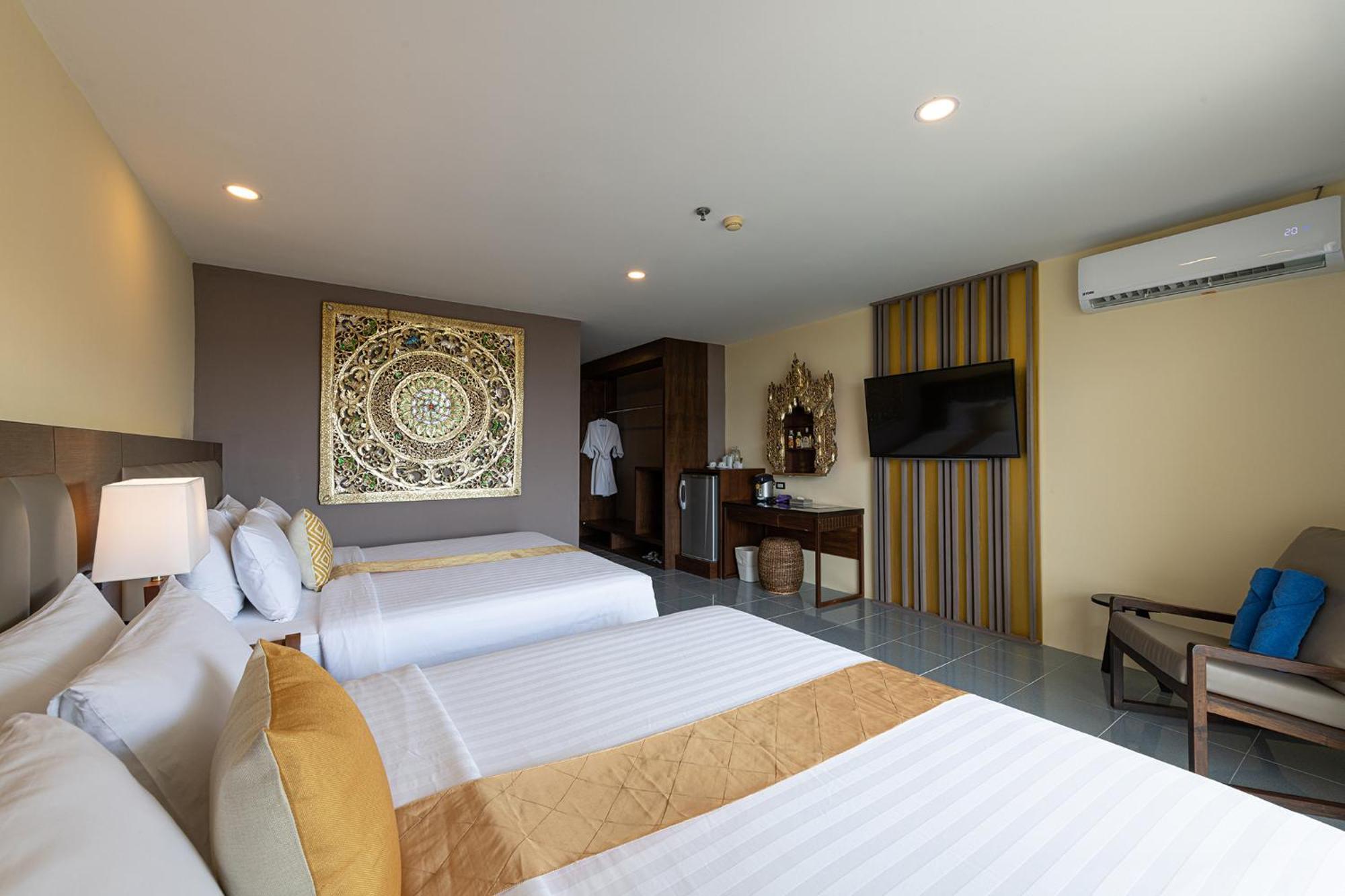 Blue Beach Grand Resort And Spa In Chalong Phuket By Dayuu Ban Saiyuan Exterior foto