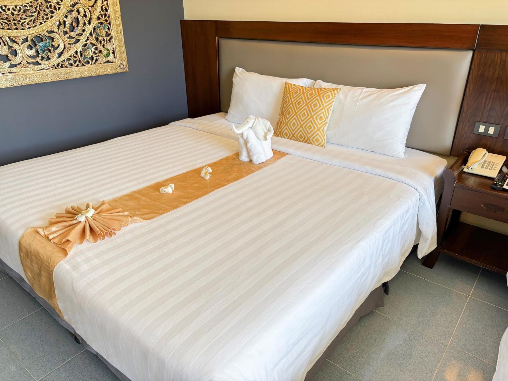 Blue Beach Grand Resort And Spa In Chalong Phuket By Dayuu Ban Saiyuan Exterior foto